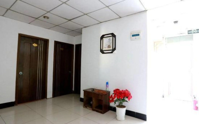 Chunrong Hostel