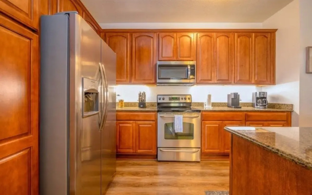 Vista Cay Electra 3 Bedroom Condo by RedAwning