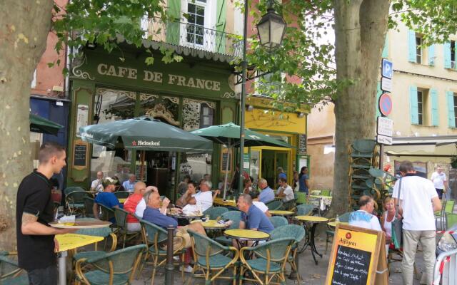Beautiful Villa in Saumane-de-Vaucluse with Garden