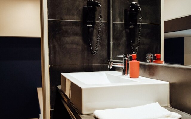 STAY&CO Lisbon Santa Apolonia