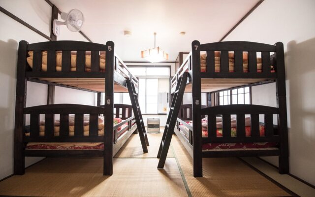 Sansan -Cafe and Bar & Backpackers-