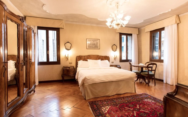 Hotel Flora