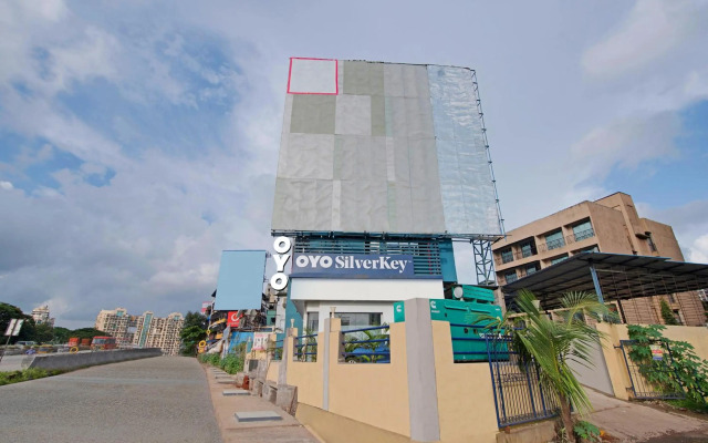 OYO SilverKey 76611 Nirsukh Palace