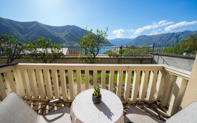 3M - Stylish studio apartment with terrace