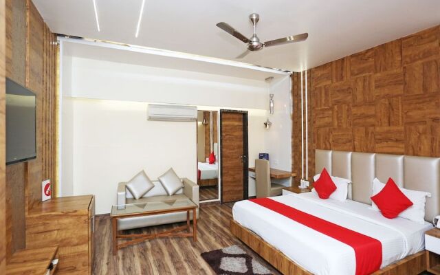 Vaccinated Staff- Capital O 3844 Hotel Kd Palace