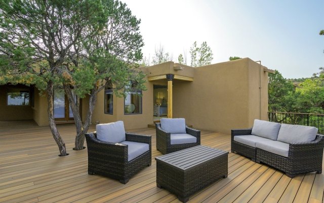 Casa Ladera - Enchanting Home, Nestled in Foothills With Spectacular Views
