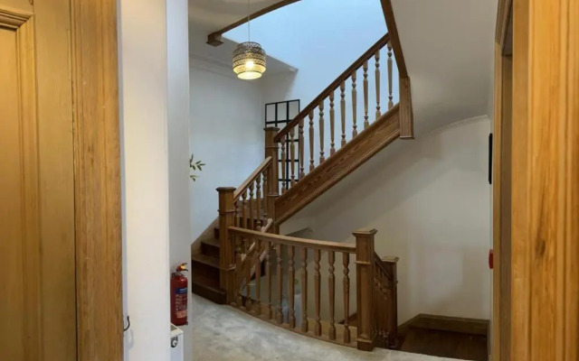 Lady Road Apartment