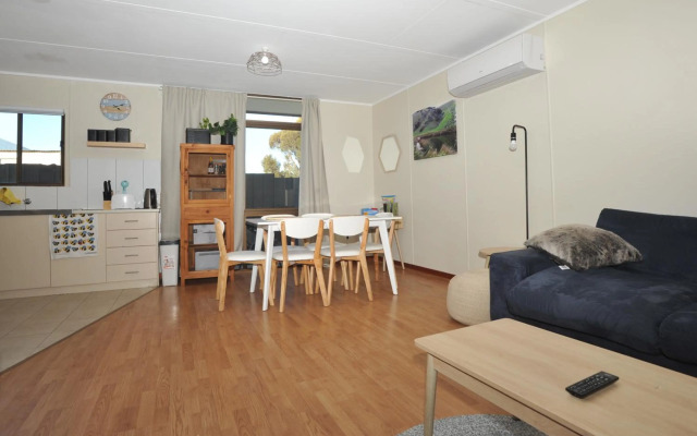 Investigator Beach Breeze Apartments U3