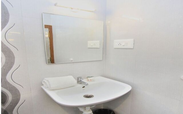 OYO 11960 Hotel Le Citi Inn