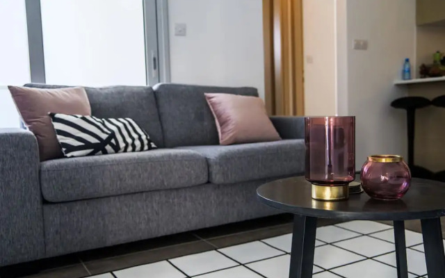 Phaedrus Living: City Luxury Flat Anemone 103