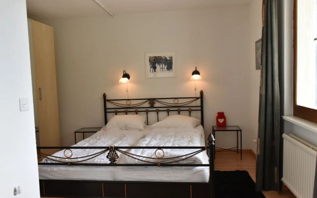 Cozy Apartment in Sarn near Forest