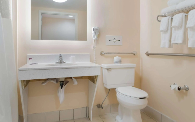 All Seasons Inn & Suites