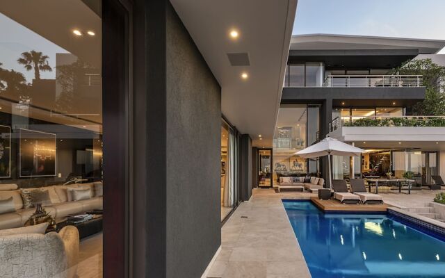 Moondance Villa & Suites