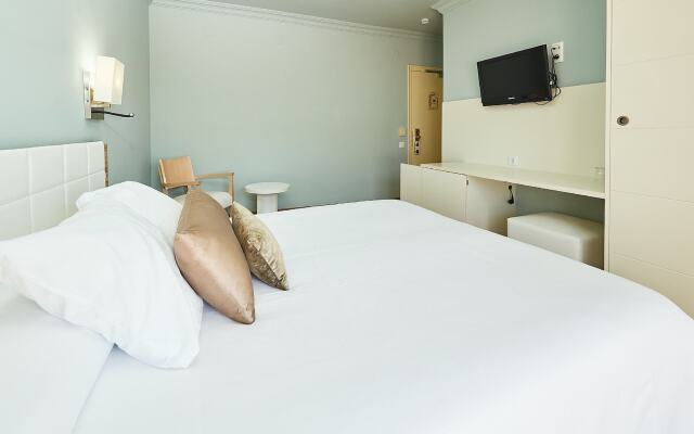 Monica Hotel