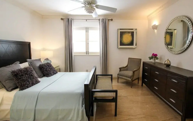 Beachfront luxury modern 2-bed apt with pool by BSL Rentals