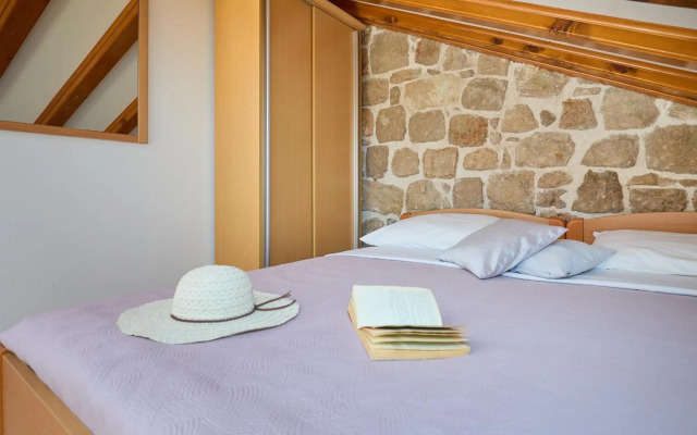 Apartment Cinnamomeus A20