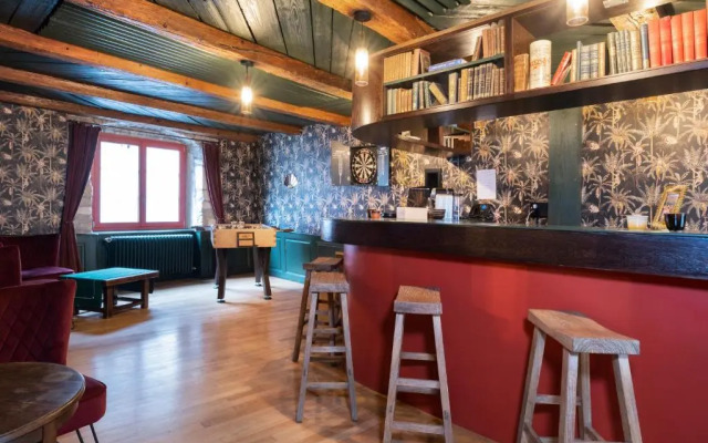 Peanut Medieval Lodge