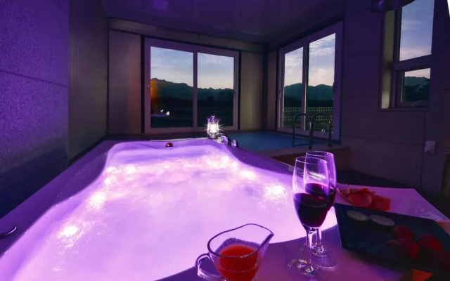 Sokcho Lasso Pool Villa Pension