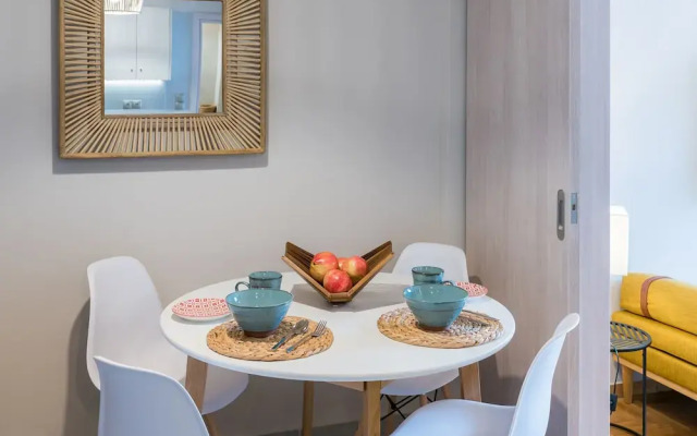 Brand new apartment touching Acropolis