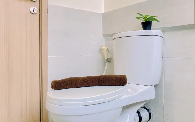 Comfort Living 1Br Work Space At Meikarta Apartment