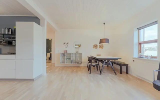Downtown / Newly Renovated 2 Bedroom Apartment