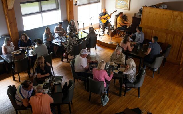 Glenora Inn & Distillery