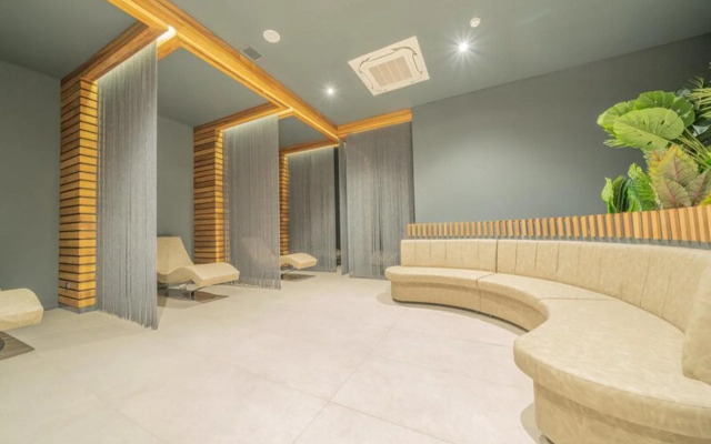 The Norm Collection Door'a