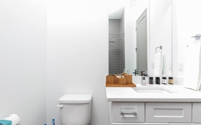 Domio Sylvan Park Luxurious 4BR Patio