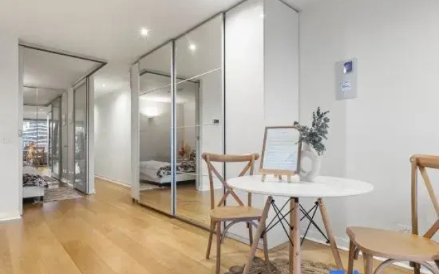 Southern Cross Modern 1BR Steps from Everything MEL CBD