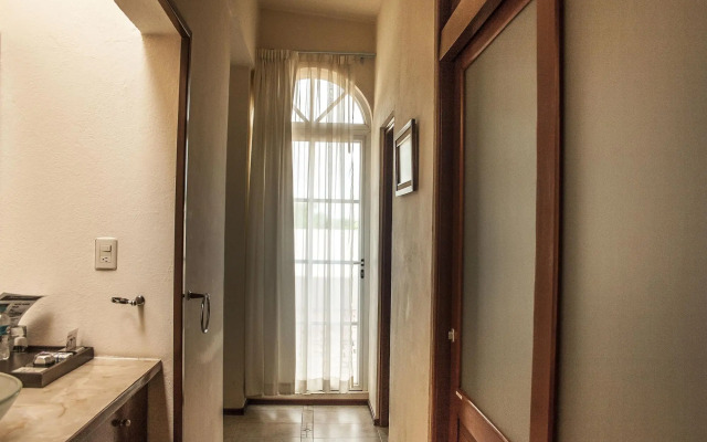 La Esmeralda en el Encanto Hotel Petit