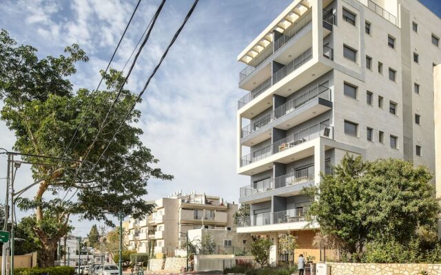 Spacious 3BR Apt w Garden Ramat Hasharon