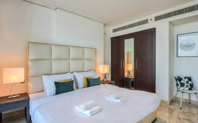 Luxury Apartment Steps Away From Everything!