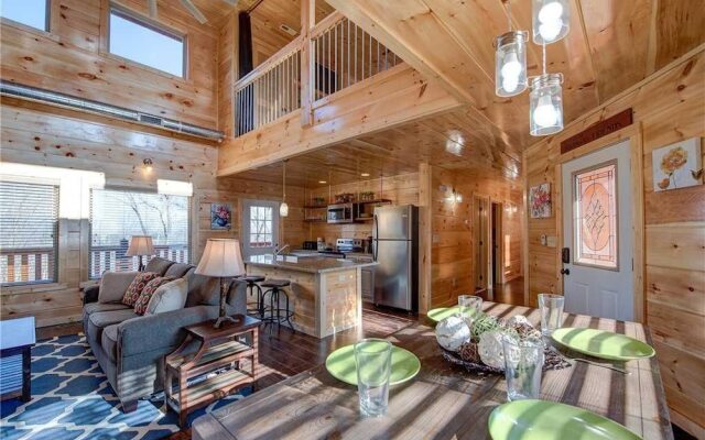 Splash of Moonshine - Two Bedroom Cabin