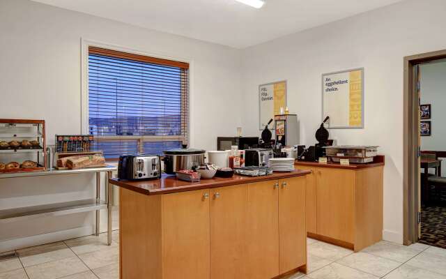 Days Inn by Wyndham Dawson Creek