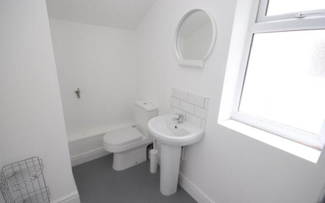 Stylish 7 Bed House, close to City Centre
