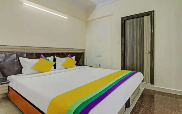 Itsy By Treebo - Eesha Elite