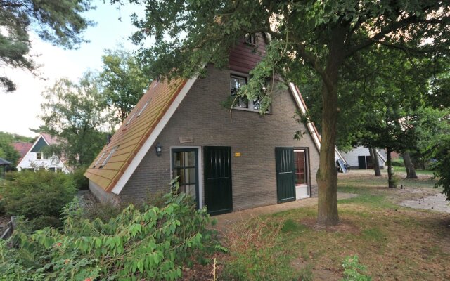 Detached Holiday Home With Steam Shower Near Vrachelse Heide