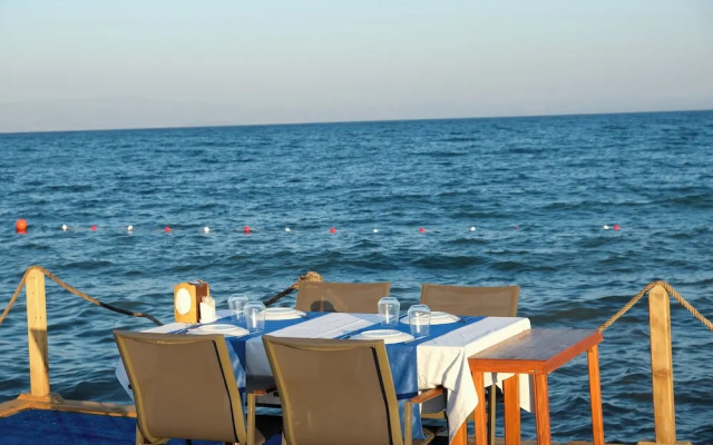 Gargaron Beach Hotel