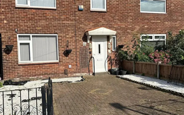 Airport House - Long Stays, Near Hospital!