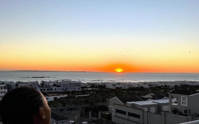 2 Dolphin Ridge , Bloubergstrand