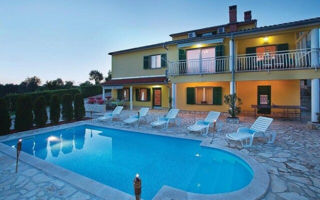 Beautiful Home in Labin With Wifi and 6 Bedrooms