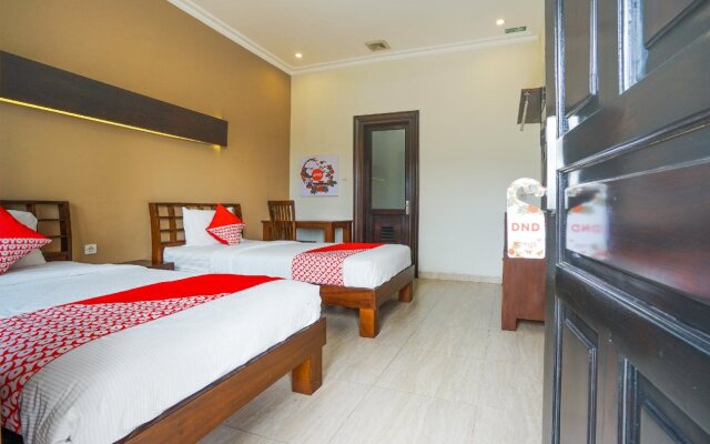 OYO 309 Avila Ketapan Rame Hotel