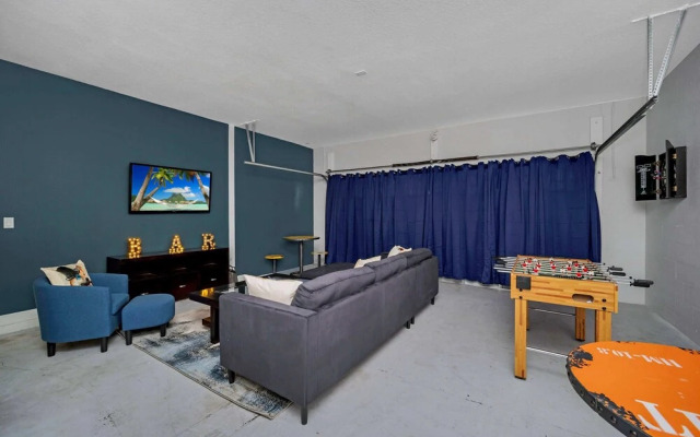 Spacious Home Near Disney