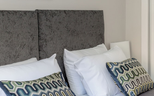 Grassmarket Modern Two Bedroom Flat
