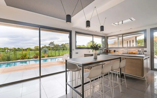 Villa 4 Bedrooms 8 PAX