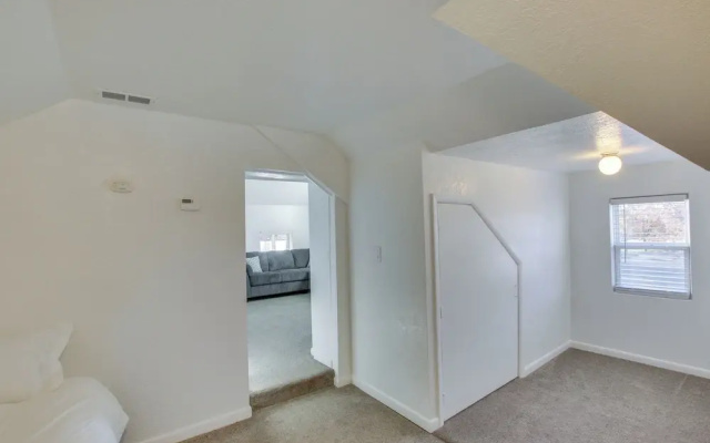1 Block to Town! Convenient Logan Apartment