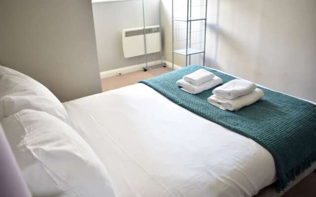 3 Bedroom Apartment In Temple Bar