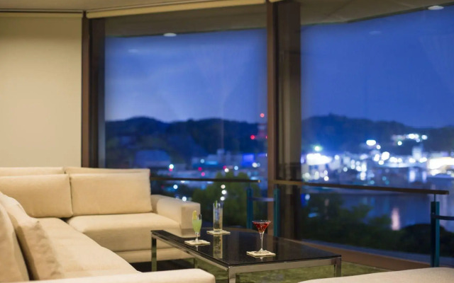Toba Seaside Hotel