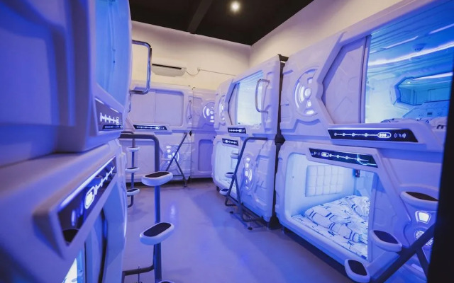 Hashtag.Capsule.Hostel