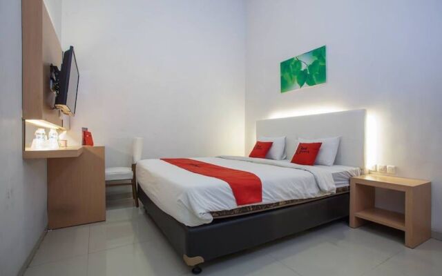 RedDoorz Plus @ Idjen Boulevard Malang